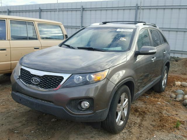 5XYKU3A69DG343181 - 2013 KIA SORENTO CHARCOAL photo 2