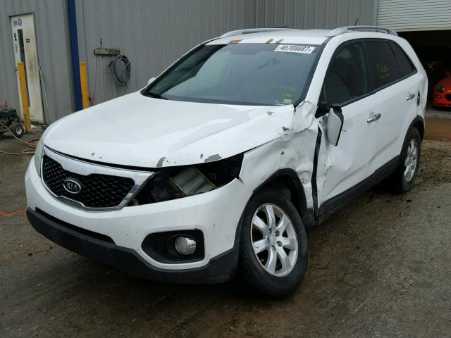 5XYKT4A14BG025110 - 2011 KIA SORENTO BA WHITE photo 2