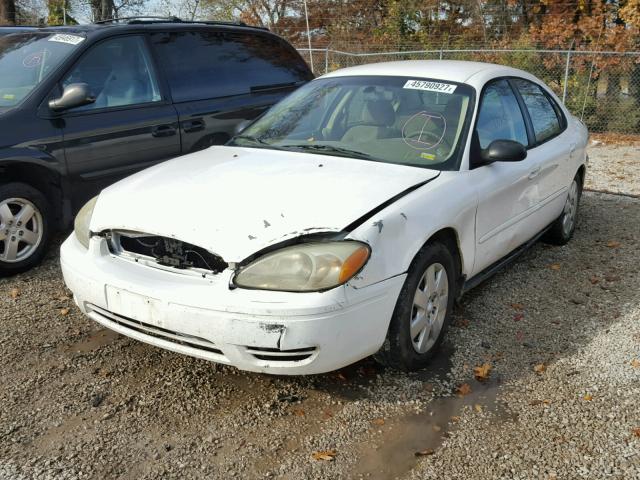 1FAFP53U45A107433 - 2005 FORD TAURUS SE WHITE photo 2