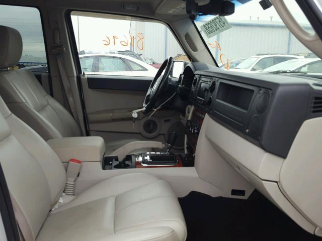 1J8HG58N36C365719 - 2006 JEEP COMMANDER SILVER photo 5
