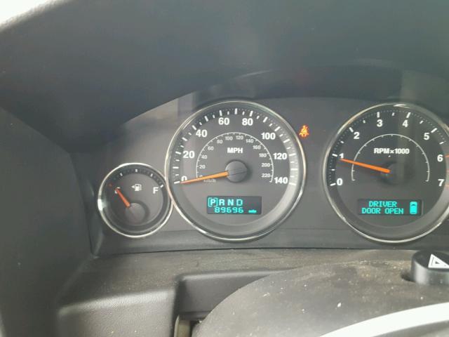 1J8HG58N36C365719 - 2006 JEEP COMMANDER SILVER photo 8