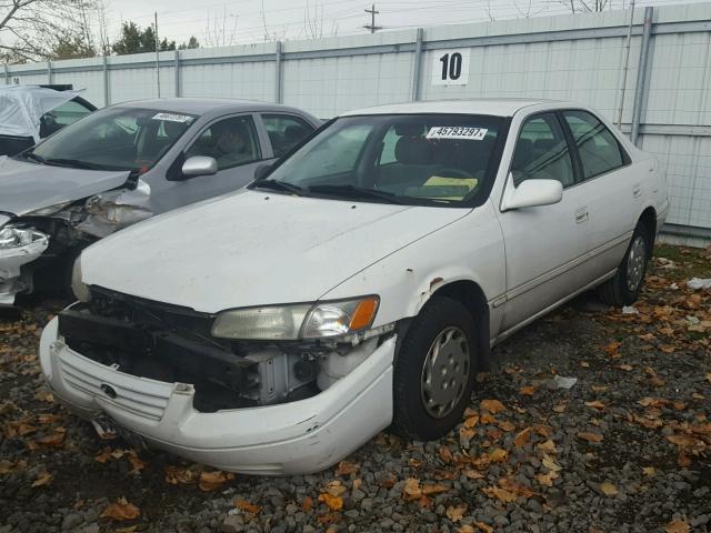 JT2BG22KXV0027222 - 1997 TOYOTA CAMRY LE WHITE photo 2