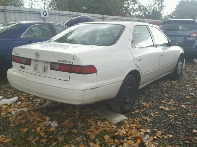 JT2BG22KXV0027222 - 1997 TOYOTA CAMRY LE WHITE photo 4