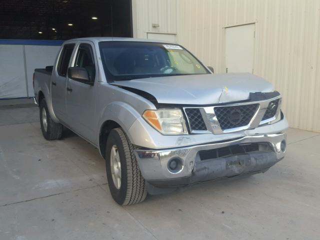 1N6AD07U55C427677 - 2005 NISSAN FRONTIER C SILVER photo 1