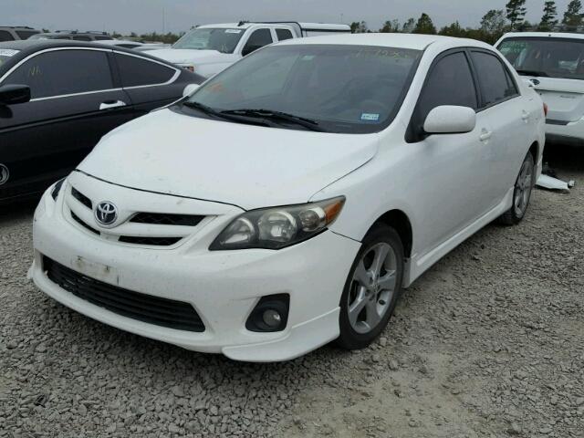 2T1BU4EE7BC632916 - 2011 TOYOTA COROLLA BA WHITE photo 2