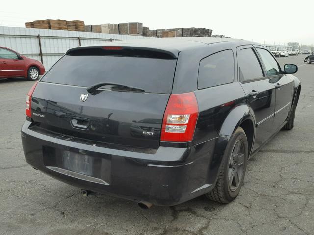 2D4FV48V95H649353 - 2005 DODGE MAGNUM SXT BLACK photo 4