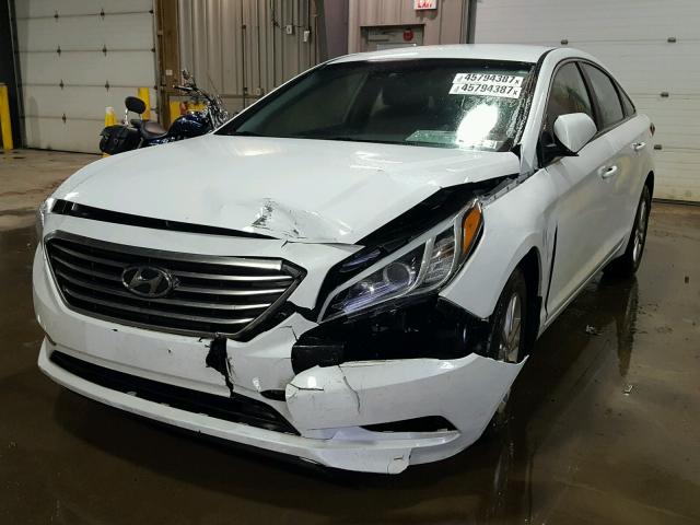 5NPE24AF4FH247866 - 2015 HYUNDAI SONATA SE WHITE photo 2