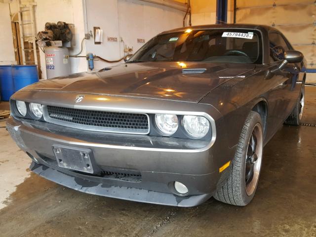 2B3LJ44V09H620896 - 2009 DODGE CHALLENGER GRAY photo 2