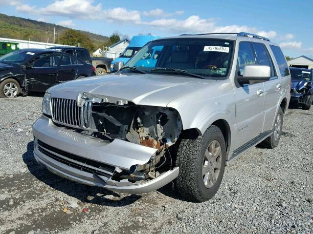 5LMFU28586LJ25483 - 2006 LINCOLN NAVIGATOR SILVER photo 2