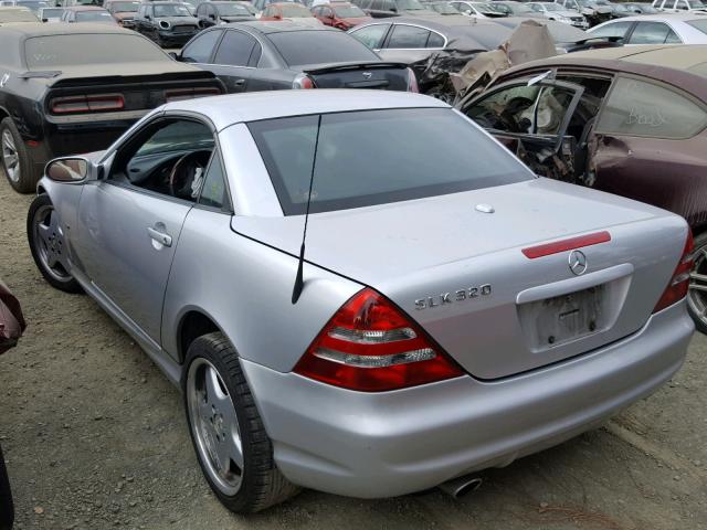 WDBKK65F81F228117 - 2001 MERCEDES-BENZ SLK 320 SILVER photo 3