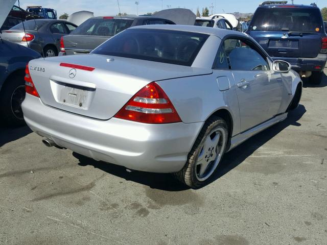 WDBKK65F81F228117 - 2001 MERCEDES-BENZ SLK 320 SILVER photo 4