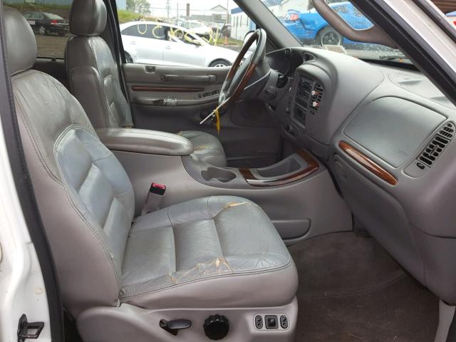 5LMPU28L3WLJ34630 - 1998 LINCOLN NAVIGATOR Ақ фото 5
