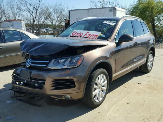 WVGFF9BP4BD000775 - 2011 VOLKSWAGEN TOUAREG BROWN photo 2