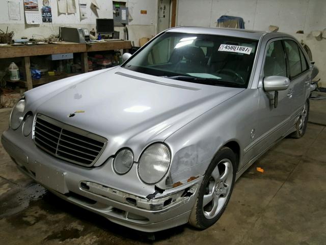 WDBJF70J3YB130244 - 2000 MERCEDES-BENZ E SILVER photo 2