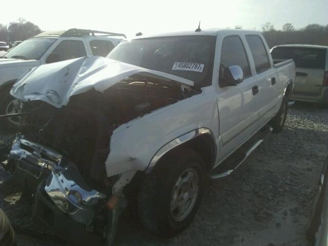 2GCEC13T651345702 - 2005 CHEVROLET SILVERADO WHITE photo 2