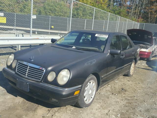 WDBJF65F8WA670156 - 1998 MERCEDES-BENZ E 320 BLACK photo 2