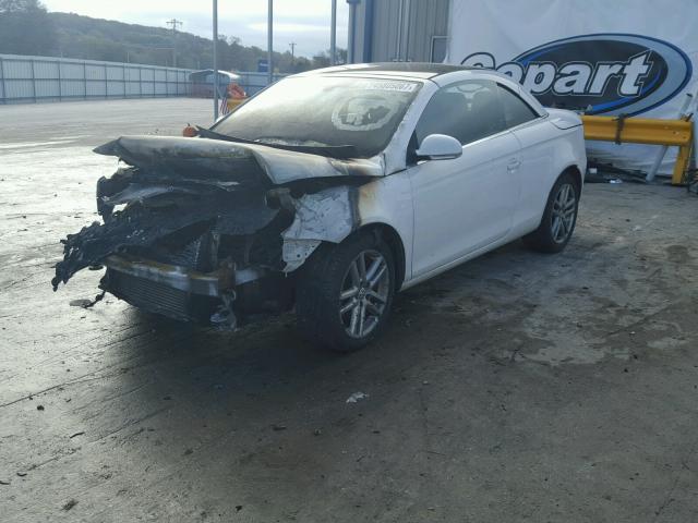 WVWFA71F18V015978 - 2008 VOLKSWAGEN EOS WHITE photo 2