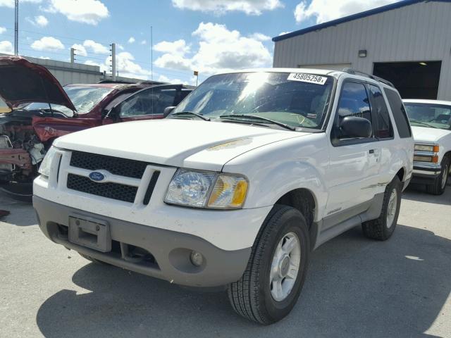 1FMYU70E12UA93579 - 2002 FORD EXPLORER S WHITE photo 2