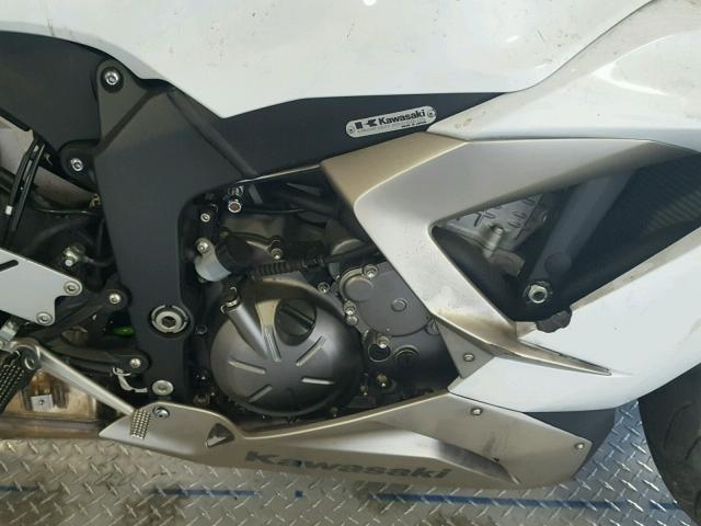 JKBZXJF15HA012536 - 2017 KAWASAKI ZX636 F WHITE photo 7