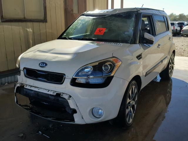 KNDJT2A61D7513121 - 2013 KIA SOUL WHITE photo 2