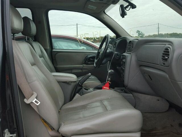 1GNDT13S852292155 - 2005 CHEVROLET TRAILBLAZE GRAY photo 5