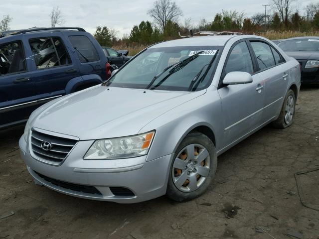 5NPET46CX9H407152 - 2009 HYUNDAI SONATA SILVER photo 2