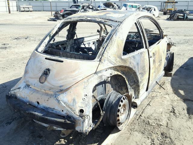 3VWBA21C7XM440151 - 1999 VOLKSWAGEN NEW BEETLE 烧焦的 照片 4