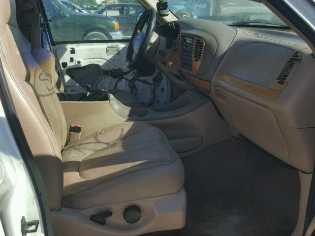 1FMRU17L4XLA91540 - 1999 FORD EXPEDITION WHITE photo 5