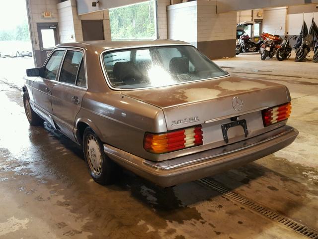 WDBCA24D3KA436856 - 1989 MERCEDES-BENZ 300 SE BROWN photo 3