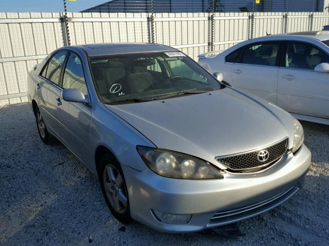 4T1BE32KX5U606993 - 2005 TOYOTA CAMRY LE SILVER photo 1