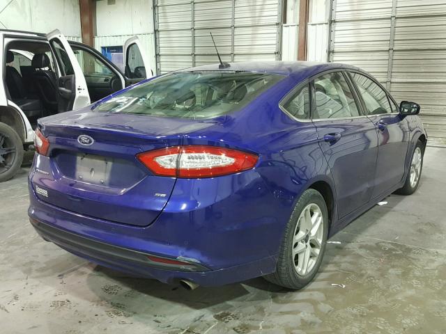 3FA6P0H79GR143651 - 2016 FORD FUSION SE BLUE photo 4