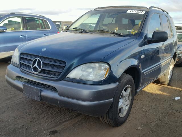 4JGAB54E6XA142273 - 1999 MERCEDES-BENZ ML 320 GREEN photo 2