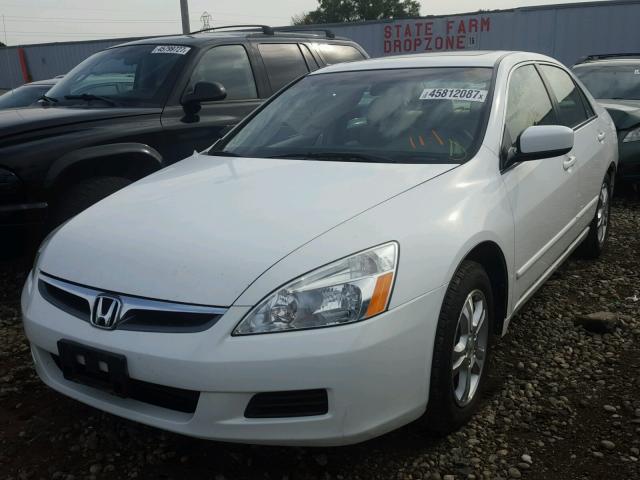 1HGCM567X7A137648 - 2007 HONDA ACCORD EX WHITE photo 2