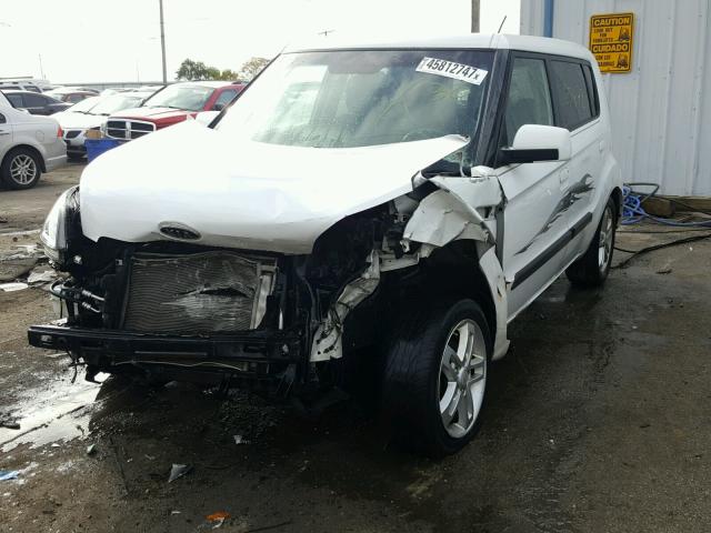 KNDJT2A21A7039163 - 2010 KIA SOUL WHITE photo 2