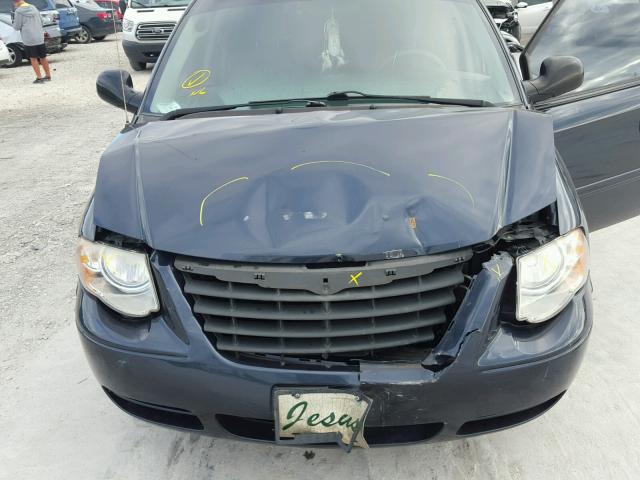 2A4GP44R67R245583 - 2007 CHRYSLER TOWN & COU BLUE photo 7