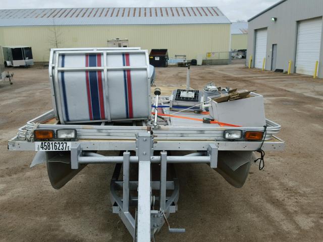 LB052135A090 - 1990 LAND ROVER PONTOON WHITE photo 8