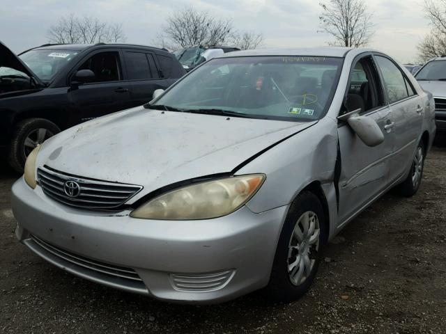 4T1BE32K45U030432 - 2005 TOYOTA CAMRY LE SILVER photo 2