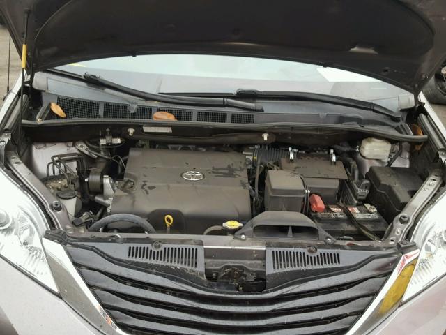 5TDKK3DC3ES464820 - 2014 TOYOTA SIENNA LE GRAY photo 7