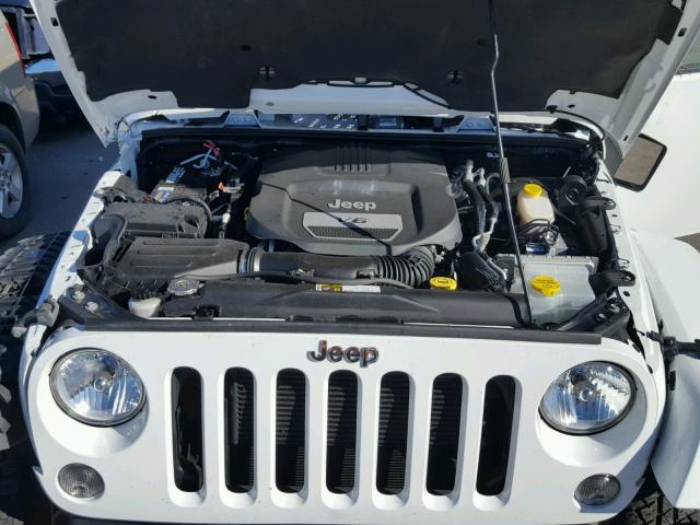 1C4BJWEG0FL741500 - 2015 JEEP WRANGLER U WHITE photo 7