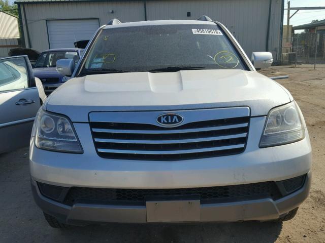 KNDJJ741395027271 - 2009 KIA BORREGO LX SILVER photo 9