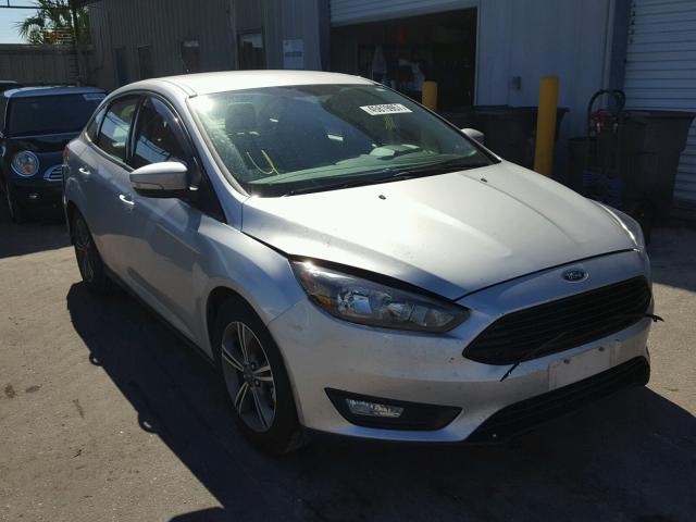 1FADP3FE3GL313866 - 2016 FORD FOCUS SE SILVER photo 1