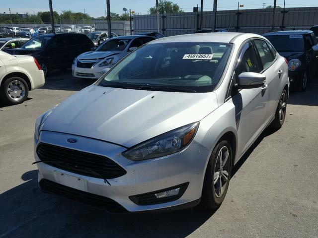 1FADP3FE3GL313866 - 2016 FORD FOCUS SE SILVER photo 2