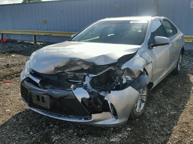 4T1BF1FK0GU153174 - 2016 TOYOTA CAMRY LE SILVER photo 2