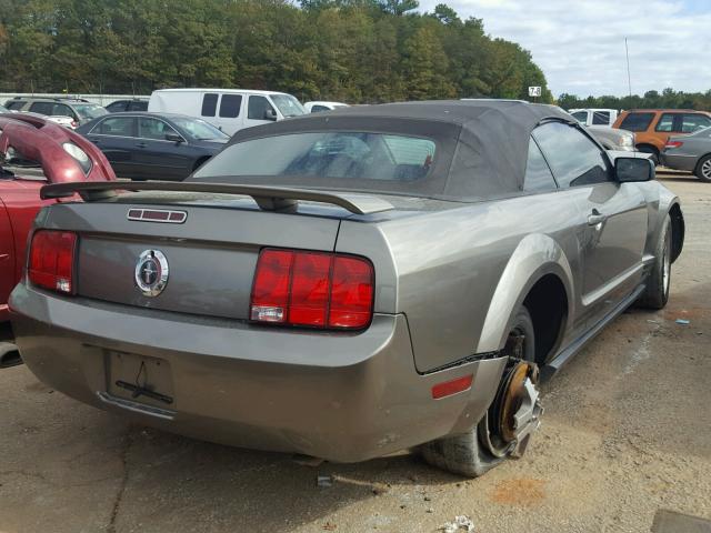 1ZVHT84N855208701 - 2005 FORD MUSTANG GRAY photo 4