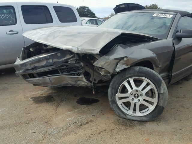 1ZVHT84N855208701 - 2005 FORD MUSTANG GRAY photo 9
