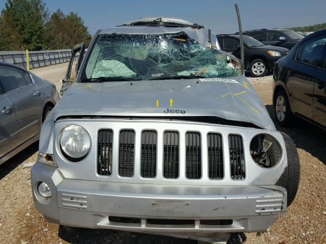 1J4NT4GB4AD615134 - 2010 JEEP PATRIOT LI SILVER photo 7