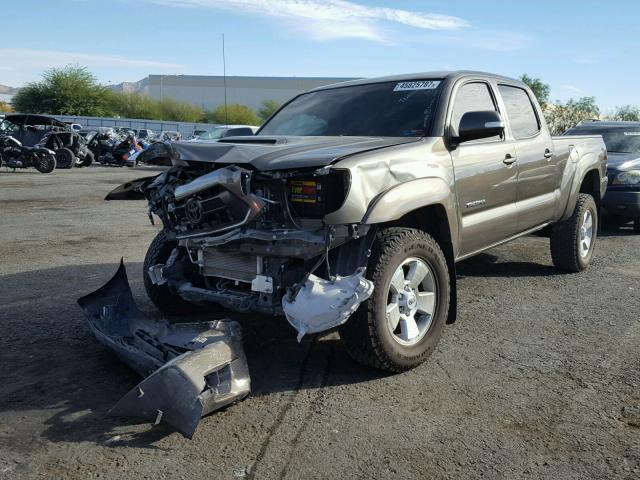 3TMMU4FN2DM057755 - 2013 TOYOTA TACOMA DOU GREEN photo 2