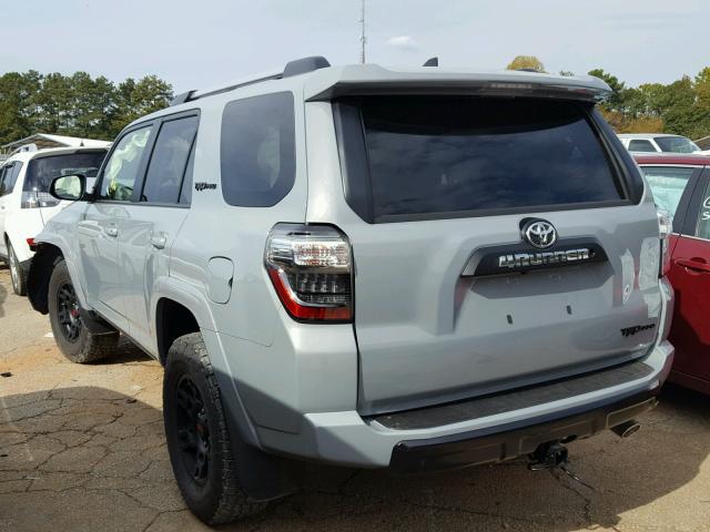 JTEBU5JR9H5433978 - 2017 TOYOTA 4RUNNER GRAY photo 3