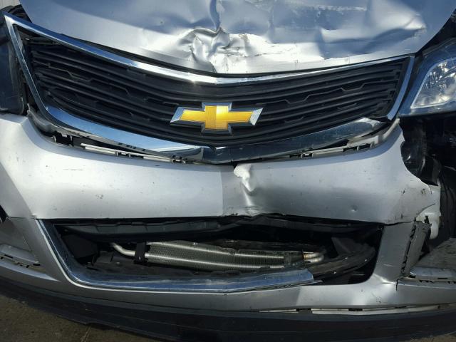 1GNKRFKD2FJ164149 - 2015 CHEVROLET TRAVERSE L SILVER photo 9