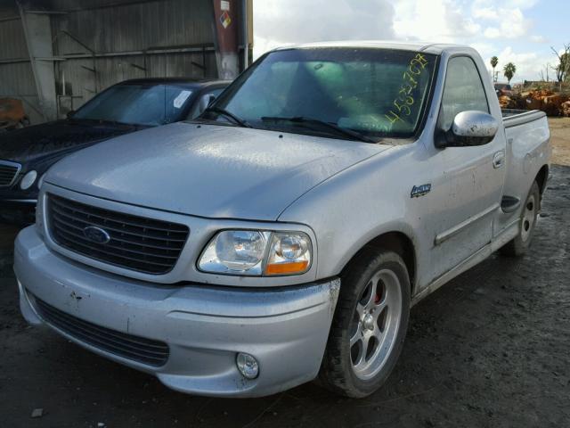 2FTZF07342CA61658 - 2002 FORD F150 SVT L SILVER photo 2